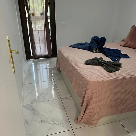 Altemar, Two Bedrooms Americas Appartement *